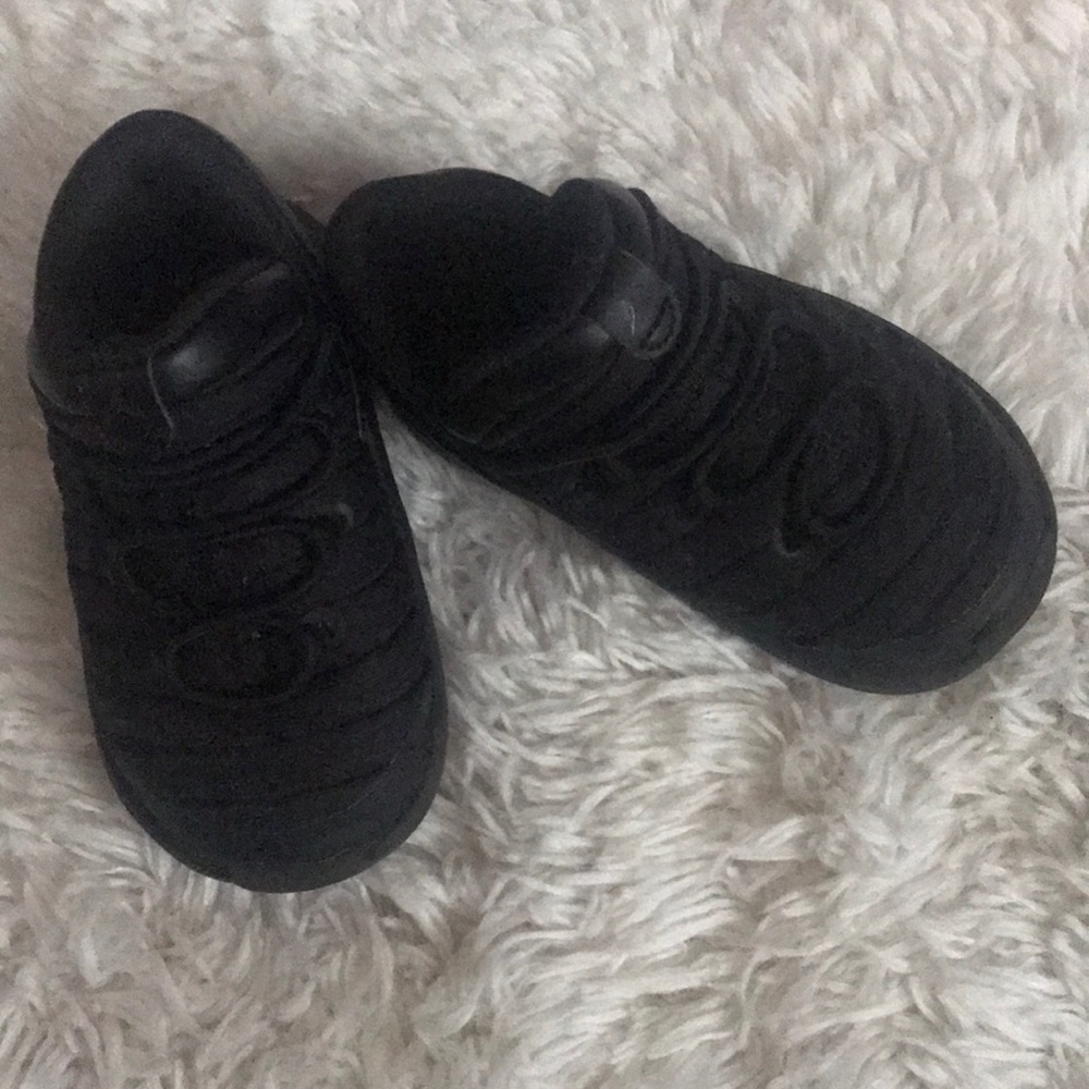 Jordan sneaker size 6 toddler